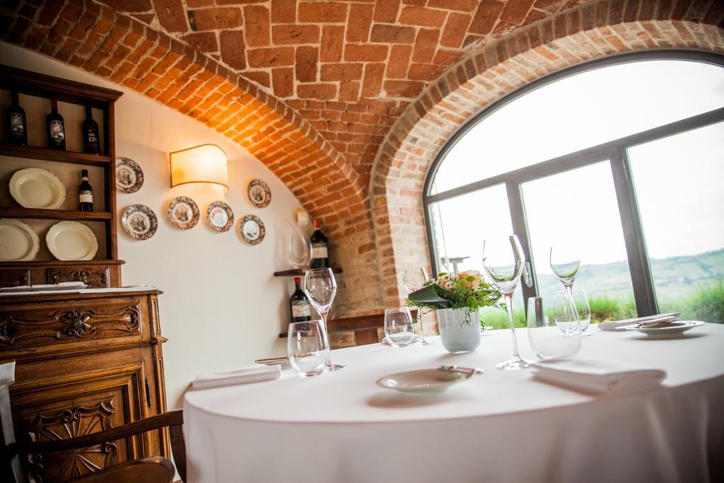 Locanda Del Pilone 알바 외부 사진